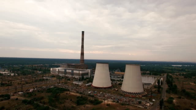 Altes-Heizkraftwerk-schaffen-Umweltverschmutzung-Antenne