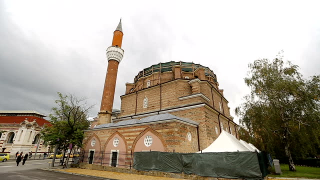 Elementos-exteriores-de-la-mezquita-de-Banya-Bashi-en-Sofía,-reconstrucción,-conservación
