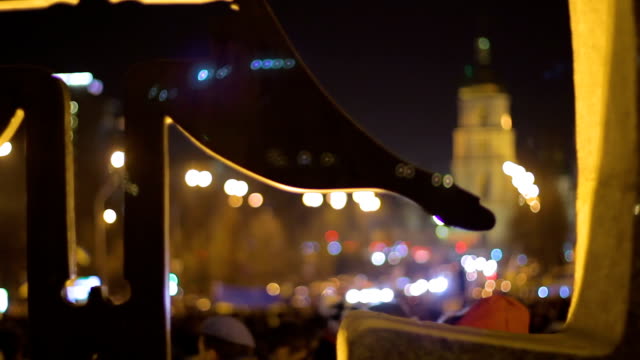 Friedliebenden-ukrainischen-Demonstrationen-neben-Saint-Sophia-Cathedral-in-Kiew