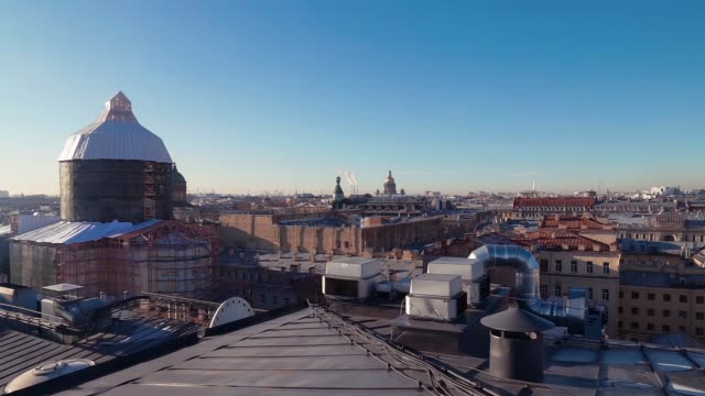 Panorama-auf-den-Dächern-in-St.-Petersburg