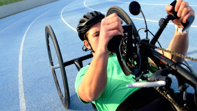 Disabled-athlete-racing-in-wheelchair-4k