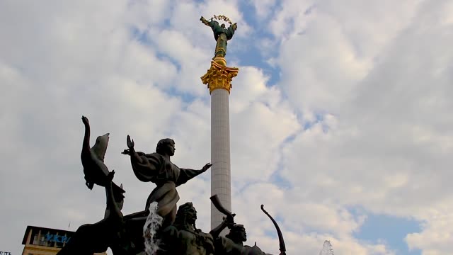 Unabhängigkeitsplatz-Statue-Kiew-Ukraine