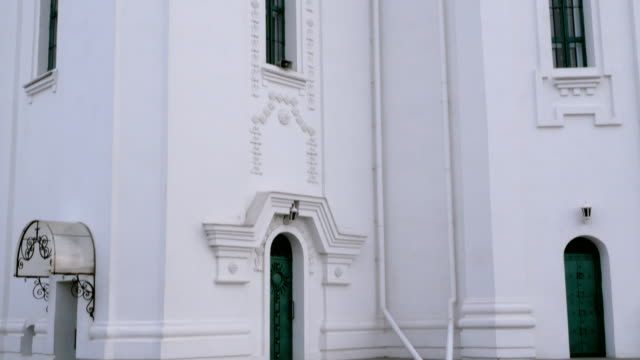 Fragmento-de-la-Catedral-de-la-Santísima-Trinidad-en-Kiev.-Un-disparo-de-abajo-hacia-arriba.