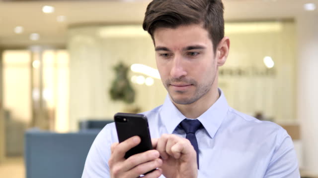 Businessman-Using-Smartphone,-Browsing-Internet