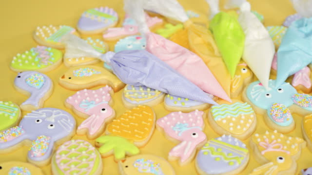 Easter-sugar-cookies-decorated-with-pastel-colors-of-royal-icing.