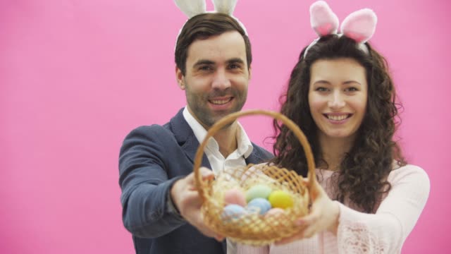 Family-celebrate-Easter-Day.-Happy-couple-with-bunny-ears.-Happy-holidays.-Couple-painting-eggs-for-Easter.-Decorating-eggs-ideas.-Holidays.-Spring-holidays.-Season.-Bunny-ears.