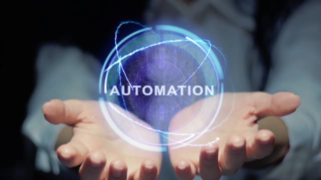 Hände-zeigen-runde-Hologramm-Automatisierung