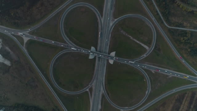 Aerial-view-of-highway-and-overpass-in-city.