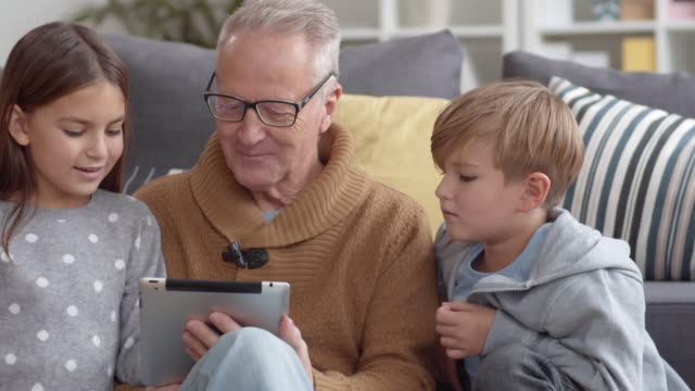 Granddad-Spending-Time-with-Grandchildren