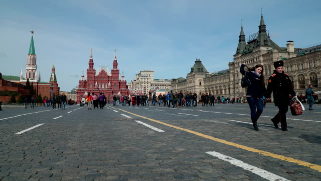 Touristen-und-Einheimische-besuchen-roten-Platz-in-Moskau,-Russland.-Time-Lapse.-FullHD