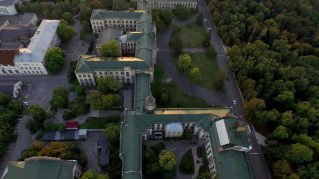 Vista-aérea-del-viejo-edificio-de-la-Universidad-de-KPI-en-Kiev,-Ucrania.