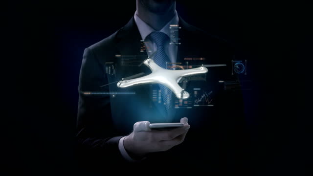 Geschäftsmann-Slide-Touch-Smart-Telefon,-mobile,-rotierende-Drohne,-Quadrocopter,-mit-futuristischen-Benutzeroberfläche,-virtuelle-Grafik.-4k.