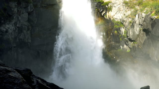 Mountain-waterfall-in-Siberia.