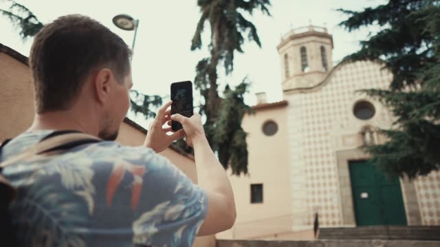 Tourist-taking-photos-on-smartphone.