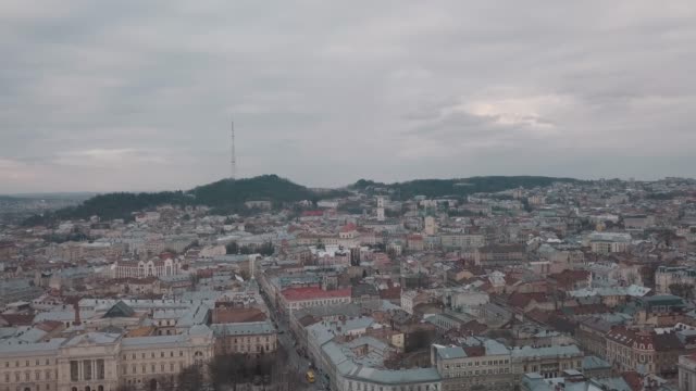 Ciudad-aérea-de-Lviv,-Ucrania.-Ciudad-Europea.-Las-zonas-populares-de-la-ciudad