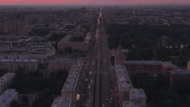 Hyperlapse-aerial-view-of-cars-moving-around-the-intersection