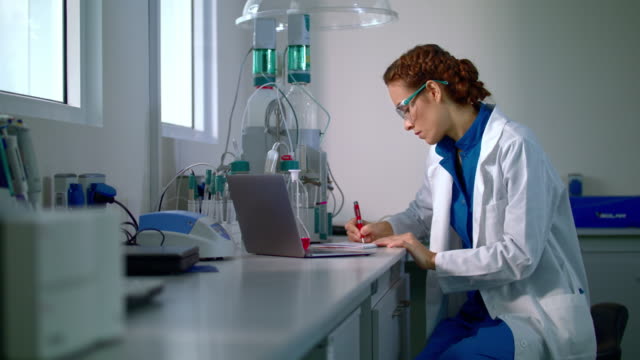 Researcher-in-lab.-Young-woman-working-in-modern-laboratory.-Scientist-research