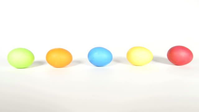 Huevos-de-Pascua-en-blanco