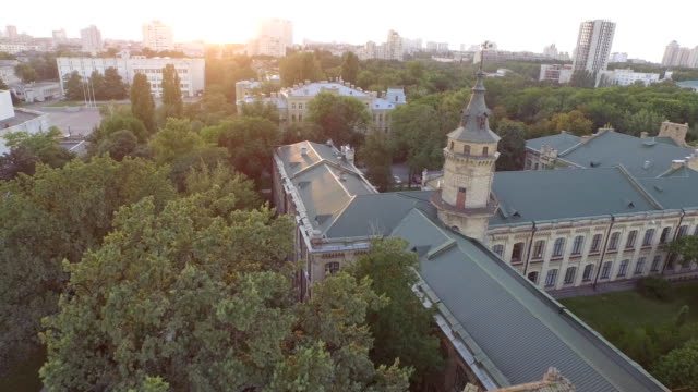Vista-aérea-del-viejo-edificio-de-la-Universidad-de-KPI-en-Kiev,-Ucrania.