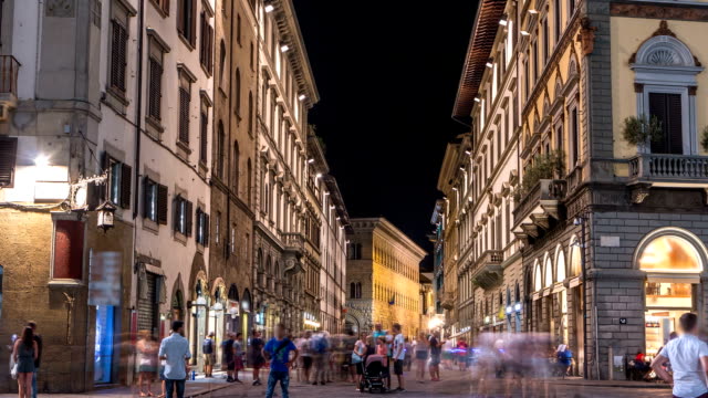 Cozy-narrow-street-in-Florence-timelapse,-Tuscany,-Italy.-Night-Florence-cityscape