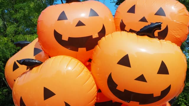 Balloons-for-the-Halloween-party