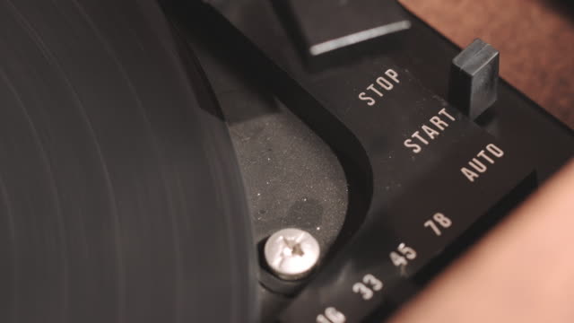 Closeup-Auto-Start-Record-Player-Needle-and-Vinyl