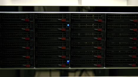 Blue-lights-blinking-on-servers