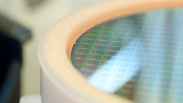 Silicon-wafer-production-in-a-semiconductor-manufacturing-facility