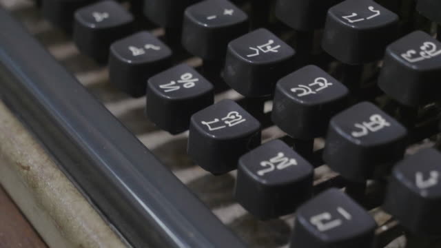geschlossen-bis-Buttom-die-alte-Schreibmaschine-der-thailändischen-Sprache