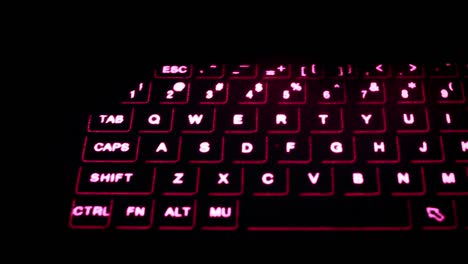 4K-virtuelle-Laser-Projektion-Tastatur-auf-schwarzem-Hintergrund