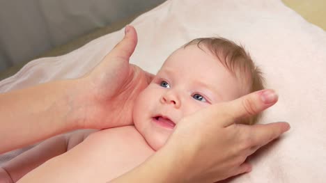 Mum-massages-baby's-tummy