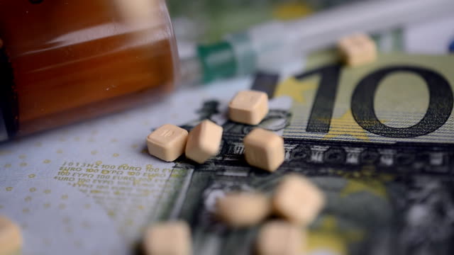 Medicamentos-pastillas-euros-dinero