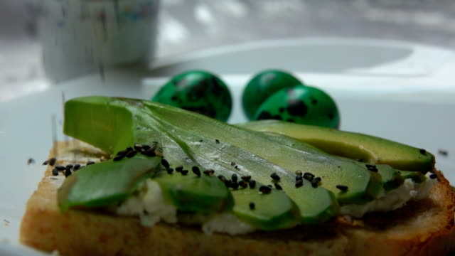 Sandwich-with-avocado-sprinkled-with-black-sesame