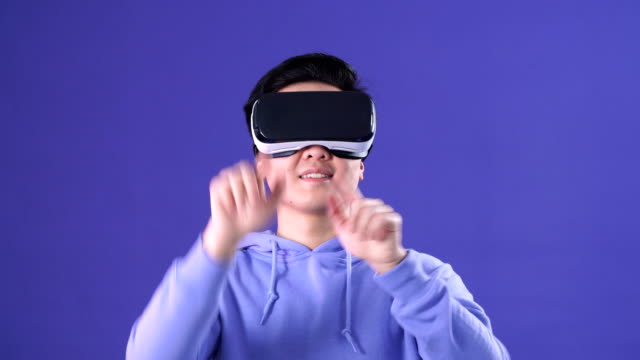 Man-using-virtual-reality-headset-at-office