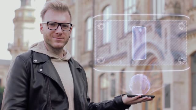 Smart-Young-Mann-zeigt-Hologramm-modernes-Smartphone