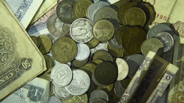 alte-Münzen-und-Papiergeld