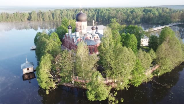 Orthodox-Pokrovsky-Holy-Vvedensky-Island-poustinia-on-Vvedensky-lake
