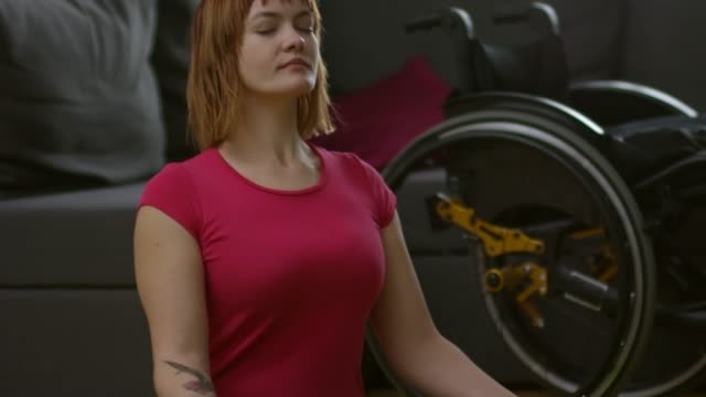 Parapléjico-mujer-meditando