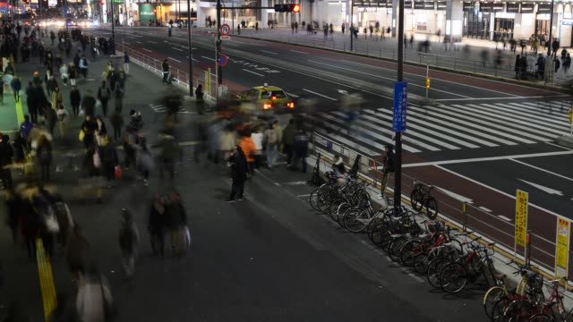 Vídeo-timelapse-HD-en-Tokio-Japón-ilustrando-conceptos-movimiento-y-velocidad-rápidos-de-un-mundo-congestionado-ocupado-con-un-aumento-de-la-población