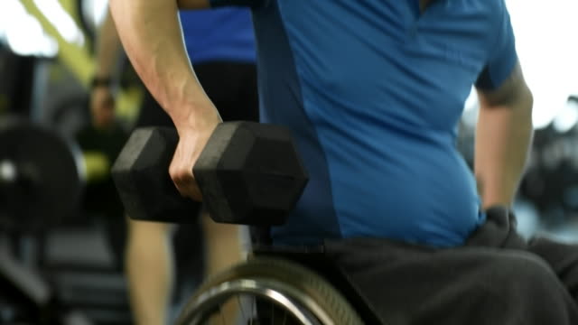 Man-in-Wheelchair-Doing-Dumbbell-Rows