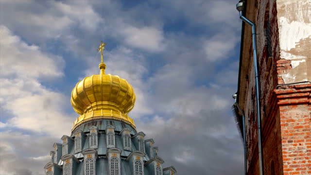 Monasterio-de-la-resurrección-contra-el-cielo-es-un-monasterio-importante-de-la-iglesia-ortodoxa-rusa-en-la-región-de-Moscú,-Rusia
