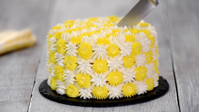 Woman-hands-cutting-pineapple-holiday-cake.