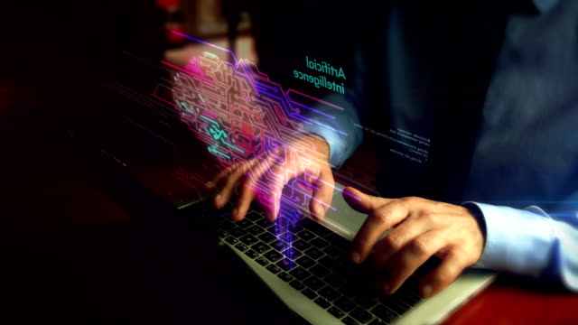 Mann-tippt-auf-Tastatur-mit-kybernetischem-Gehirnwolkenhologramm