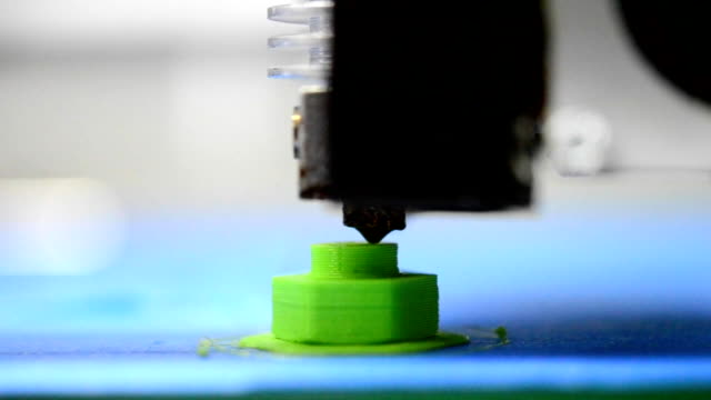 3D-Drucker-druckt-grüne-Form-von-Kunststoffschichten