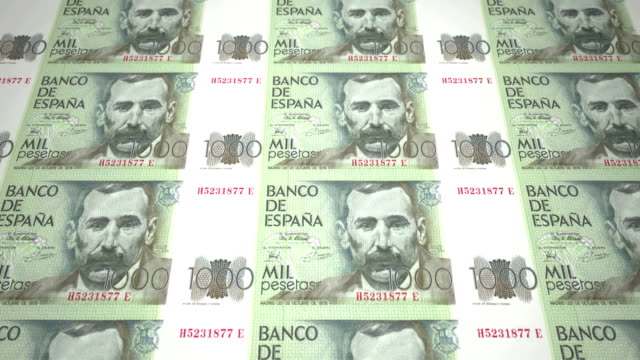 Banknoten-von-tausend-spanischen-Pesetas-der-Bank-von-Spanien-rollen-auf-dem-Bildschirm,-Münzen-der-Welt,-Bargeld,-Schleife
