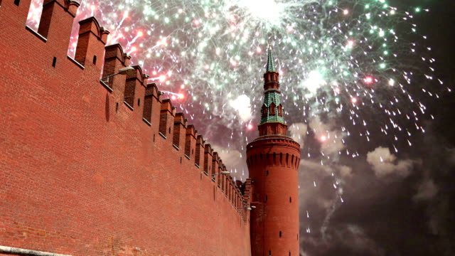 Feuerwerk-über-dem-Moskauer-Kreml,-Russland