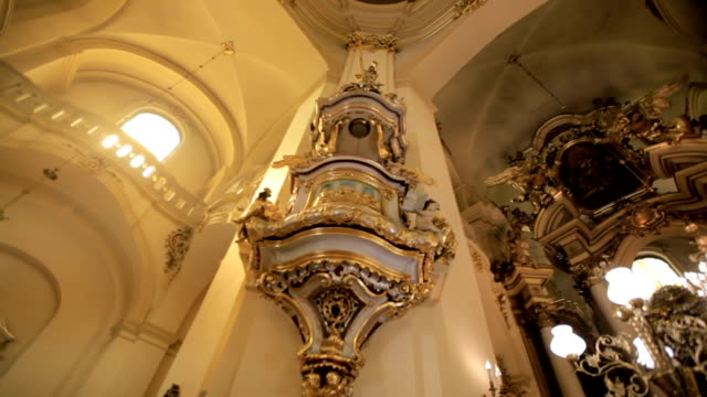 Beautiful-interior-of-the-Catholic-Church