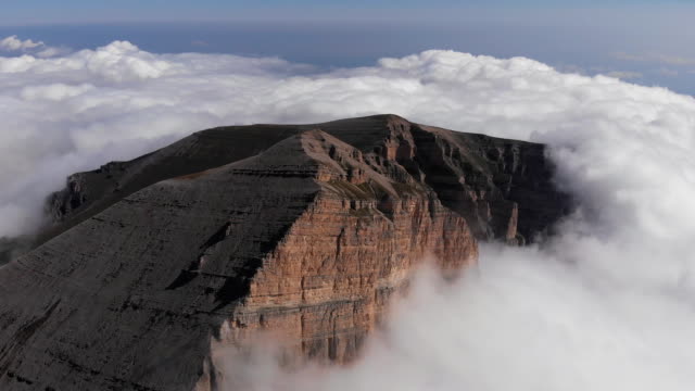Aerial-view-of-fog-in-the-mountain-gorge.