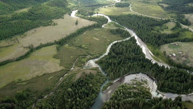 Berg-Fluss.-Schnelles-Bachwasser.-Russland-Altai