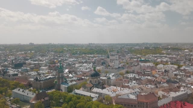 Lemberg,-Ukraine.-Aerial-City-Lwiw,-Ukraine.-Panorama-der-Altstadt.-dominikanisch